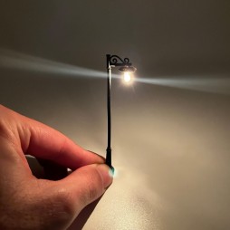 Black street lamp for cribs and dioramas with micro lamp