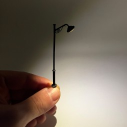 Lampione da terra colore nero per presepi e diorami con microlampada