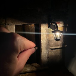 Black street lamp for cribs and dioramas with micro lamp