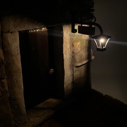 Black street lamp for cribs and dioramas with micro lamp